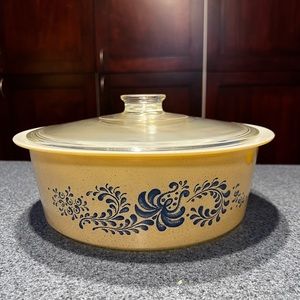 Vintage Pyrex 664 “Big Bertha” Homestead with lid